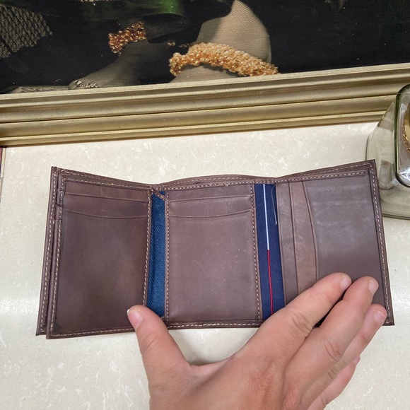 Tommy Hilfiger Leather Wallet.UNISEX - Picture 8 of 12